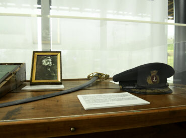 Sabre et casquette de capitaine