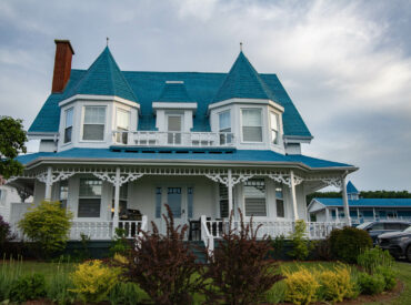 Villa au toît bleu du Motel Plante