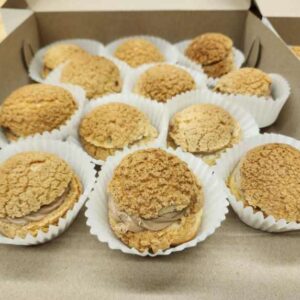 Choux épices, caramel de sel & chocolat au lait